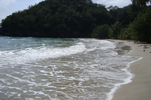 สถานที่ท่องเที่ยว : ชายหาดลกแพะ